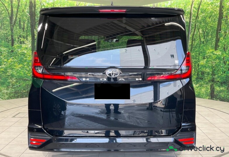 Toyota Noah Black