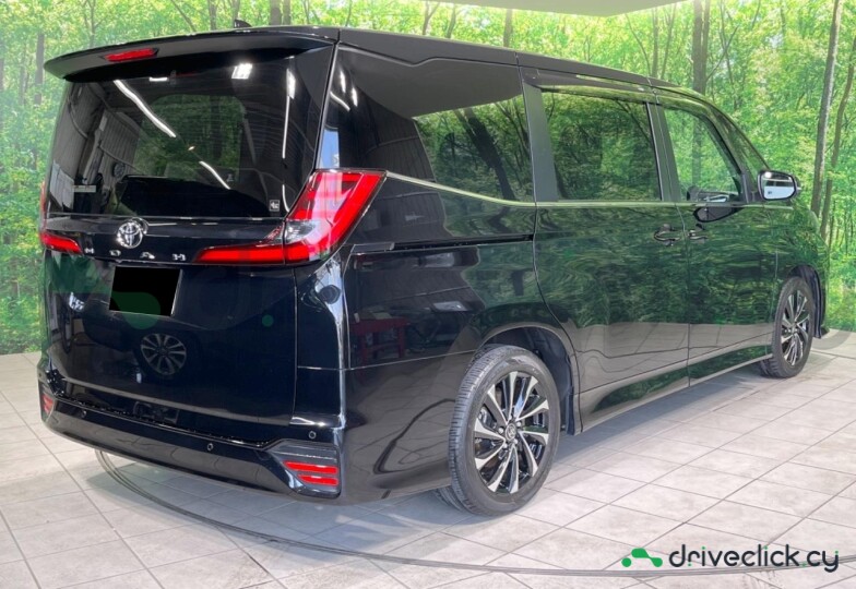 Toyota Noah Black