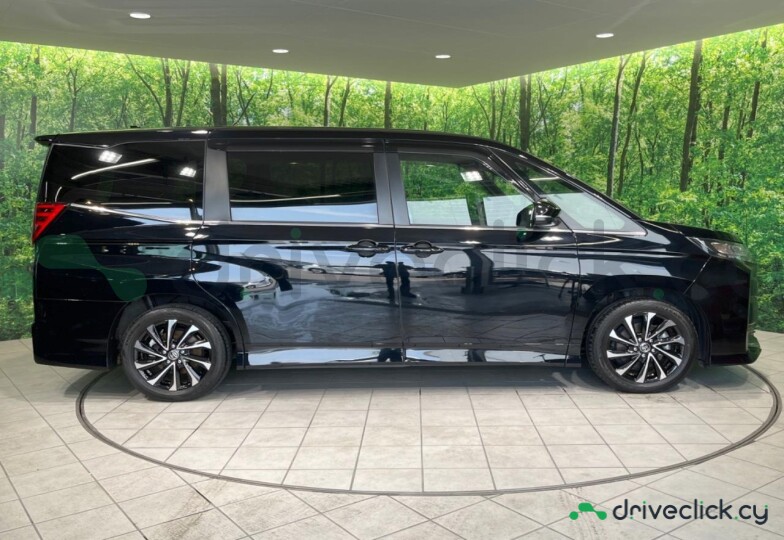 Toyota Noah Black