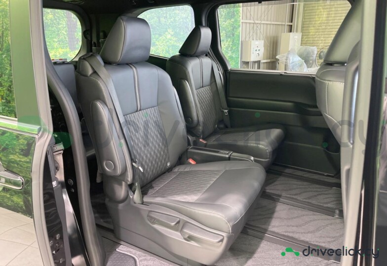 Toyota Noah Black