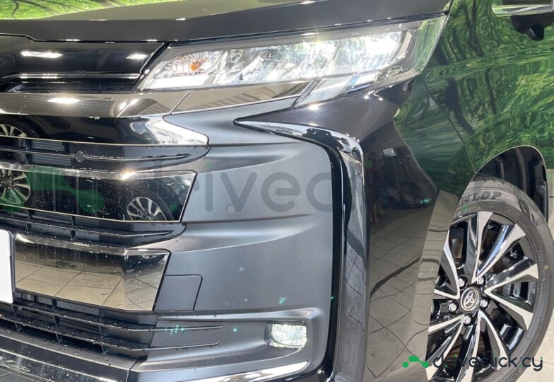 Toyota Noah Black