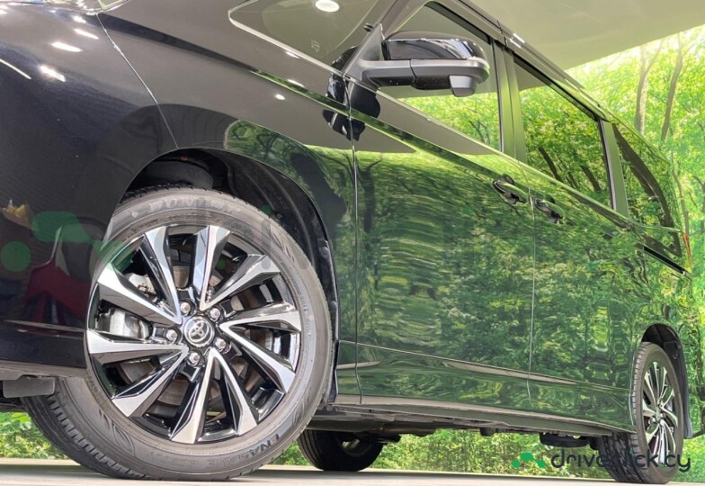 Toyota Noah Black