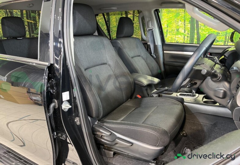 Toyota Hilux Black