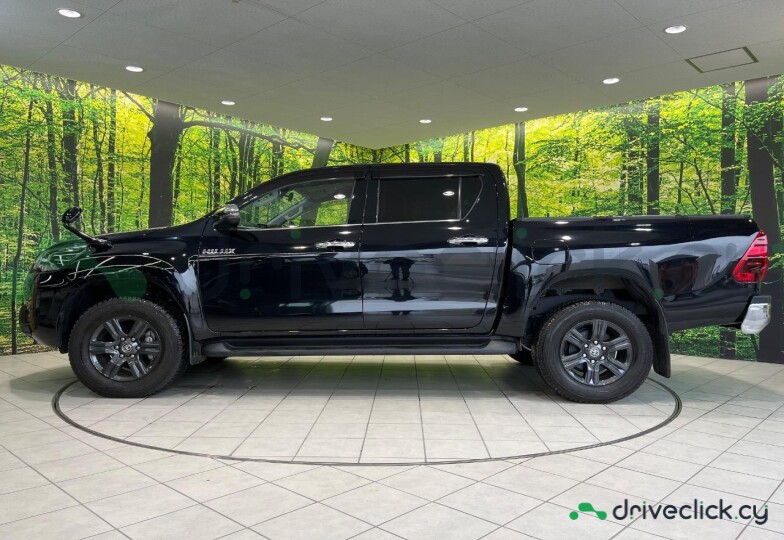 Toyota Hilux Black