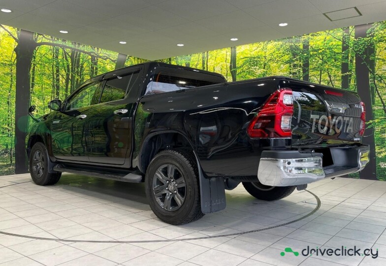Toyota Hilux Black