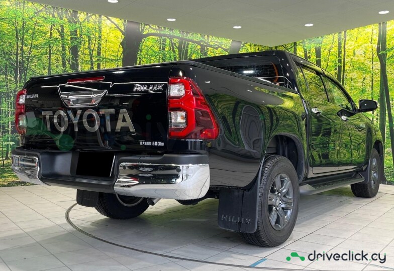 Toyota Hilux Black
