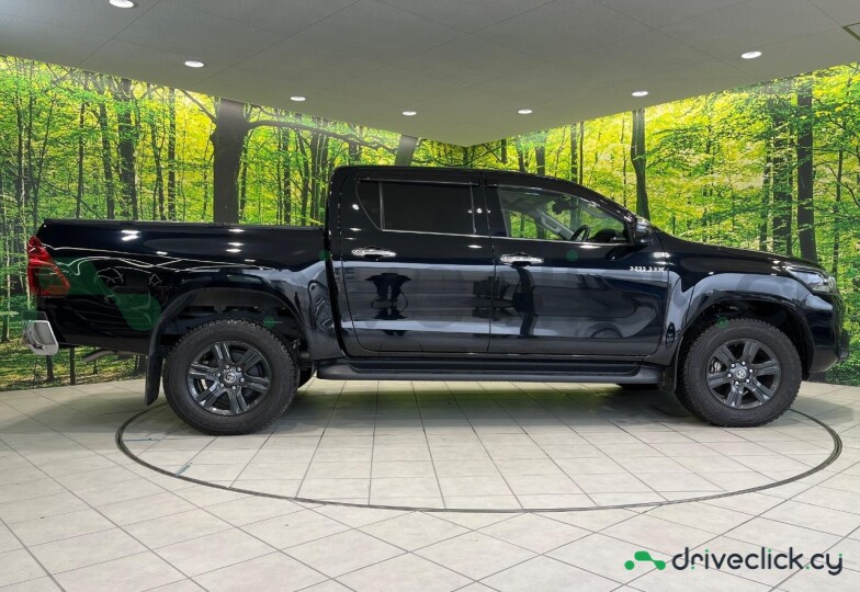 Toyota Hilux Black