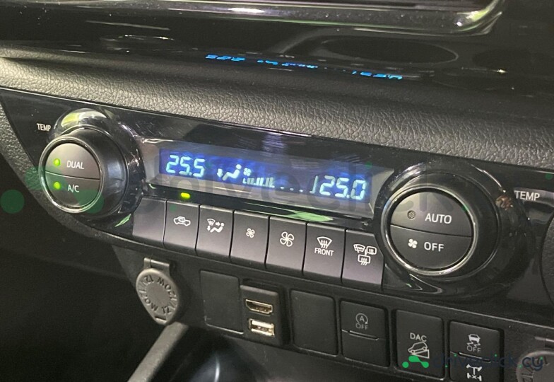 Toyota Hilux Black