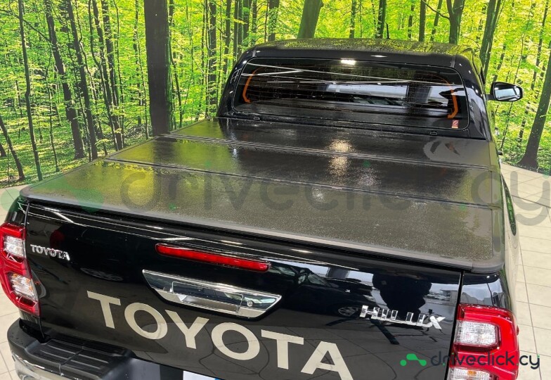 Toyota Hilux Black