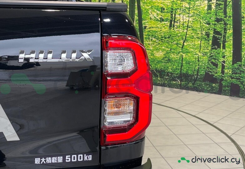 Toyota Hilux Black