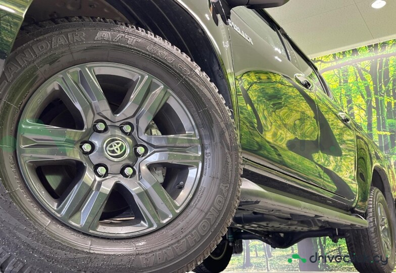 Toyota Hilux Black