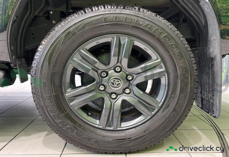 Toyota Hilux Black