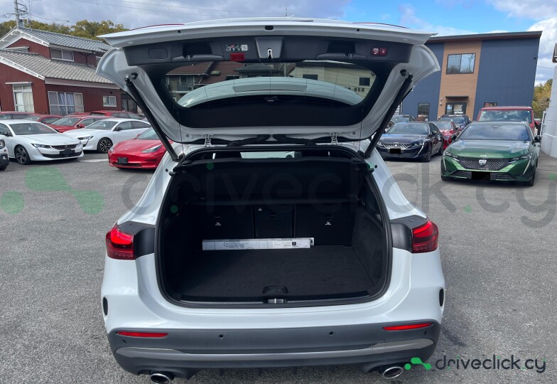 Mercedes GLA-class White