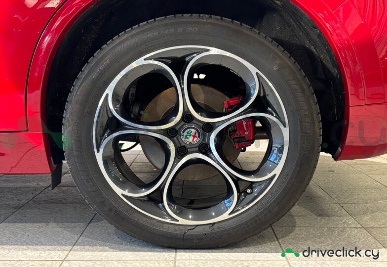 Alfa Romeo Stelvio Red