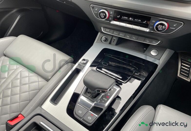 Audi Q5 Sportback Черный
