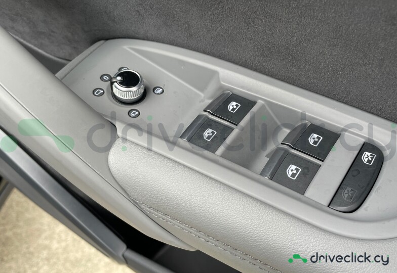 Audi Q5 Sportback Черный