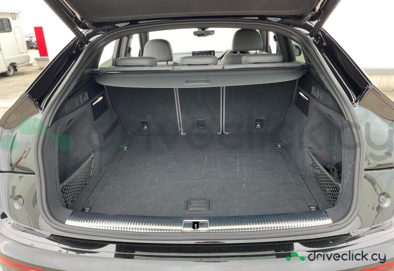 Audi Q5 Sportback Черный
