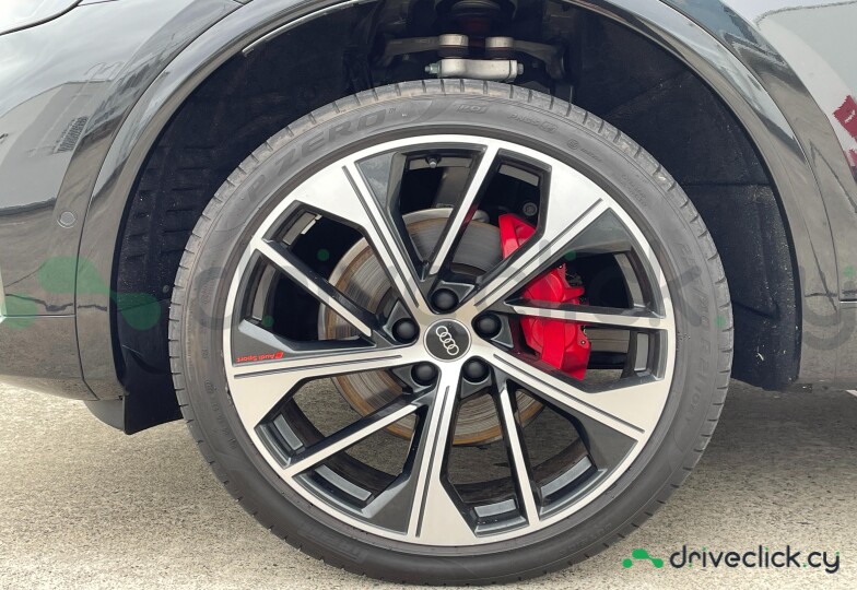 Audi Q5 Sportback Черный