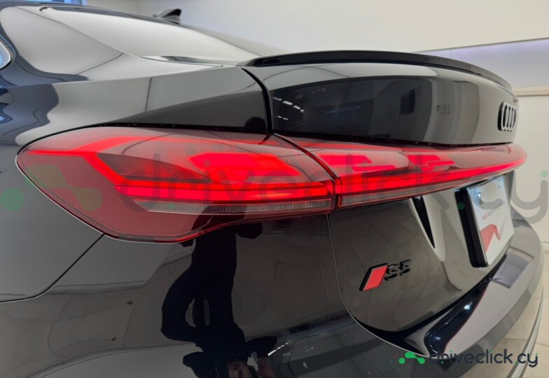 Audi S5 Черный