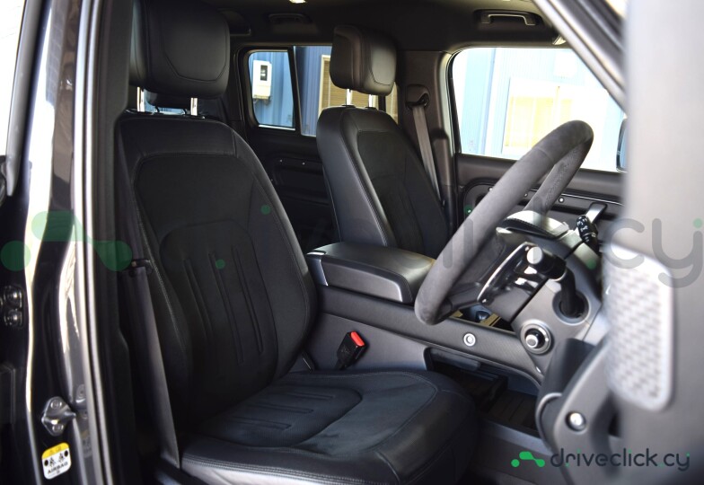 Land Rover Defender Black