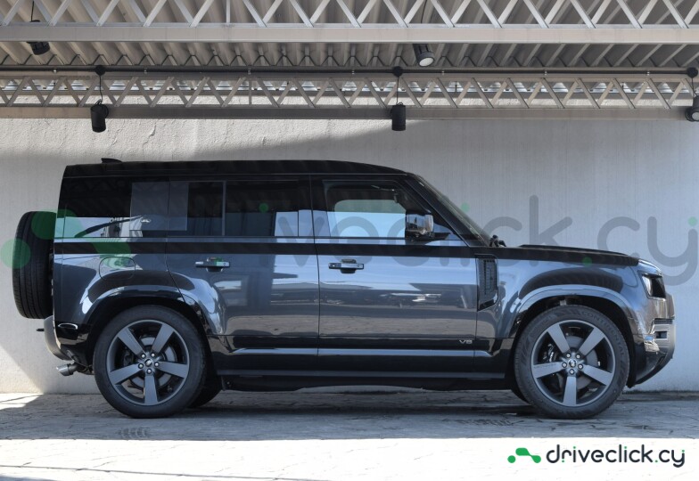 Land Rover Defender Black