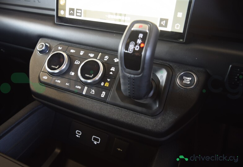 Land Rover Defender Black