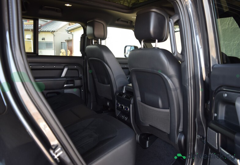 Land Rover Defender Black