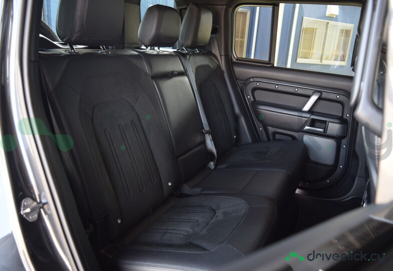 Land Rover Defender Black