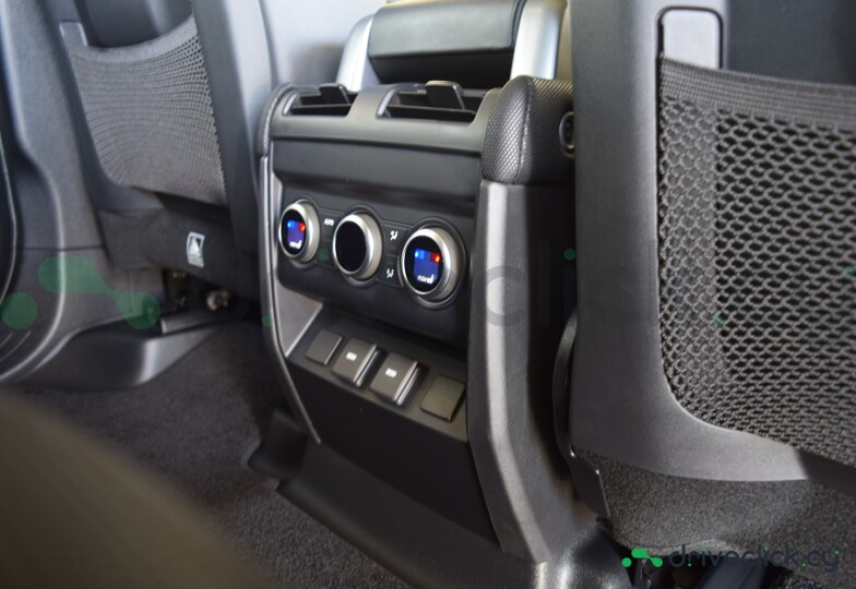 Land Rover Defender Black
