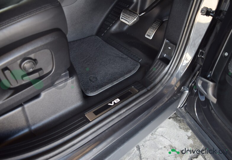 Land Rover Defender Black
