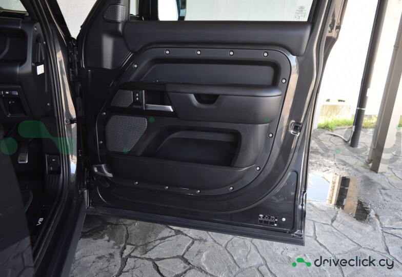 Land Rover Defender Black