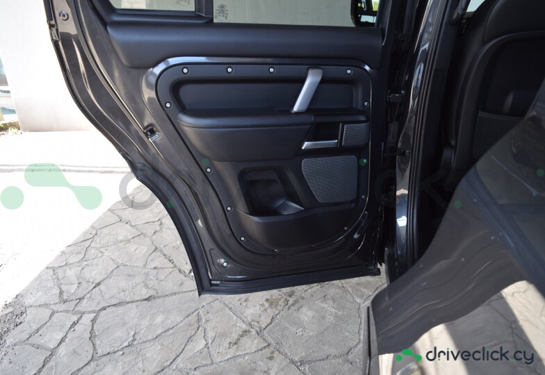 Land Rover Defender Black