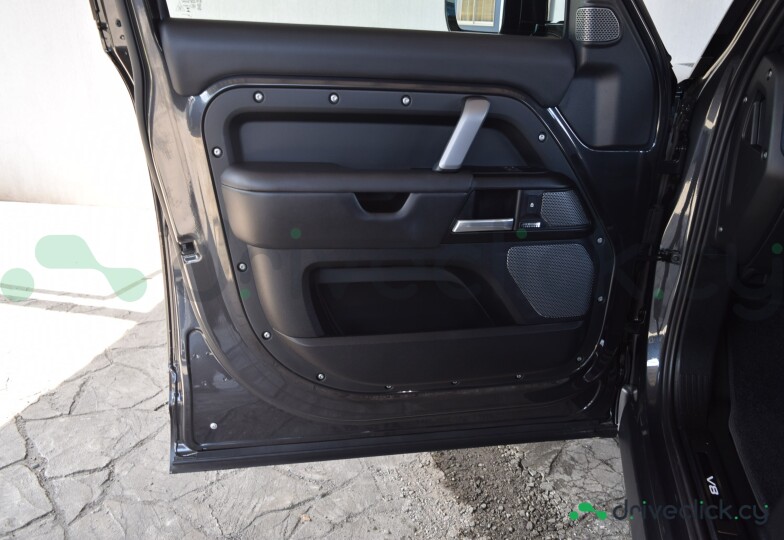 Land Rover Defender Black
