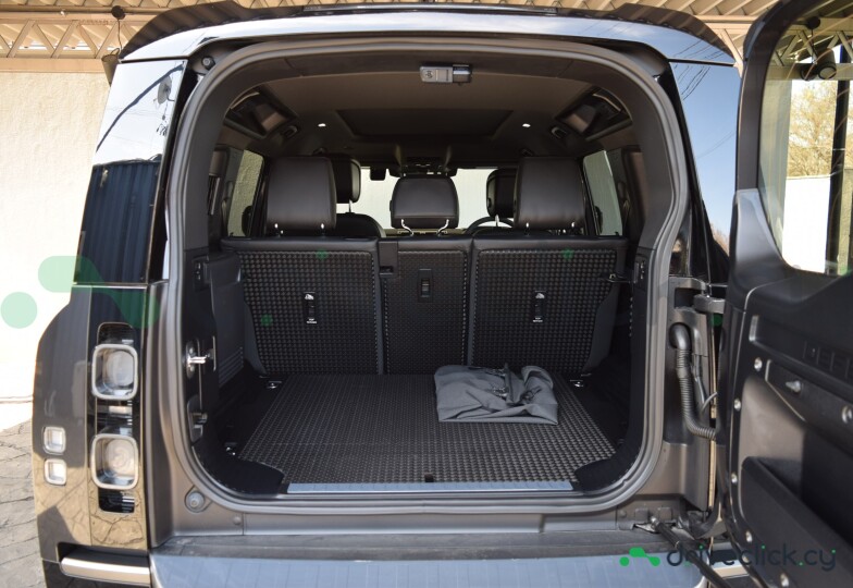 Land Rover Defender Black