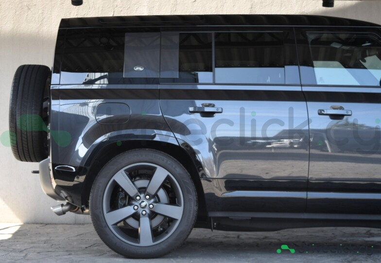 Land Rover Defender Black