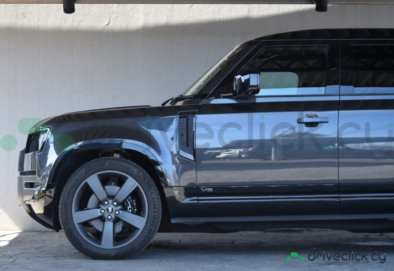 Land Rover Defender Black