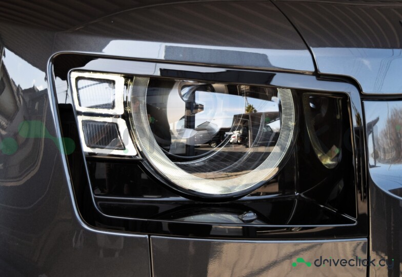 Land Rover Defender Black