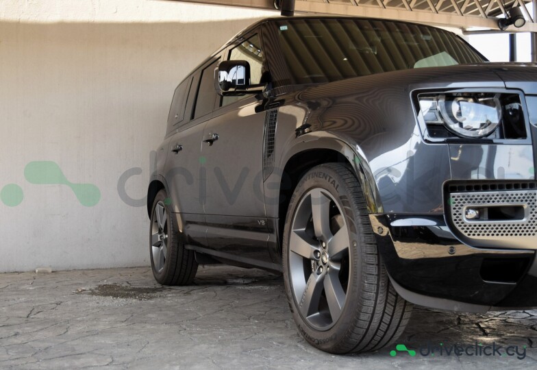 Land Rover Defender Black