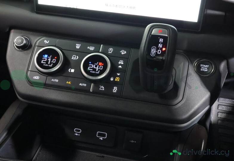 Land Rover Defender Black