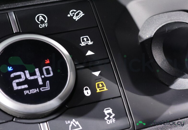 Land Rover Defender Black