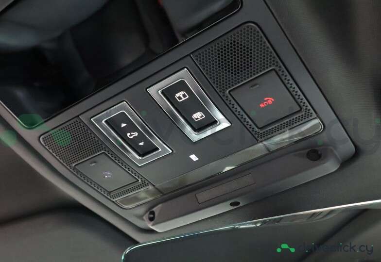 Land Rover Defender Black