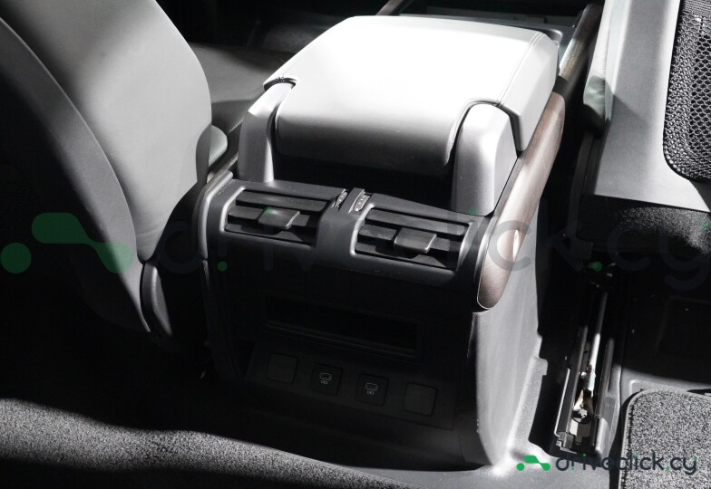 Land Rover Defender Black