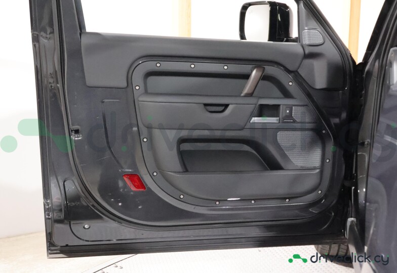 Land Rover Defender Black