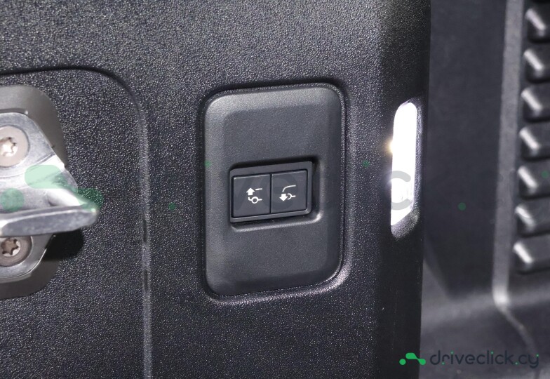 Land Rover Defender Black