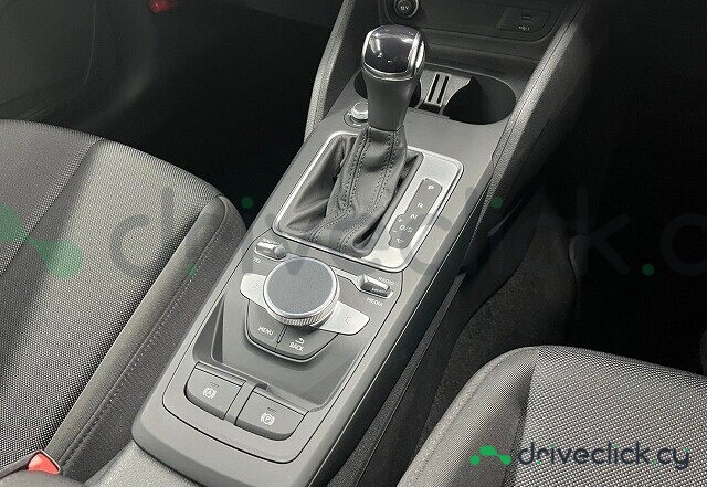 Audi Q2 White