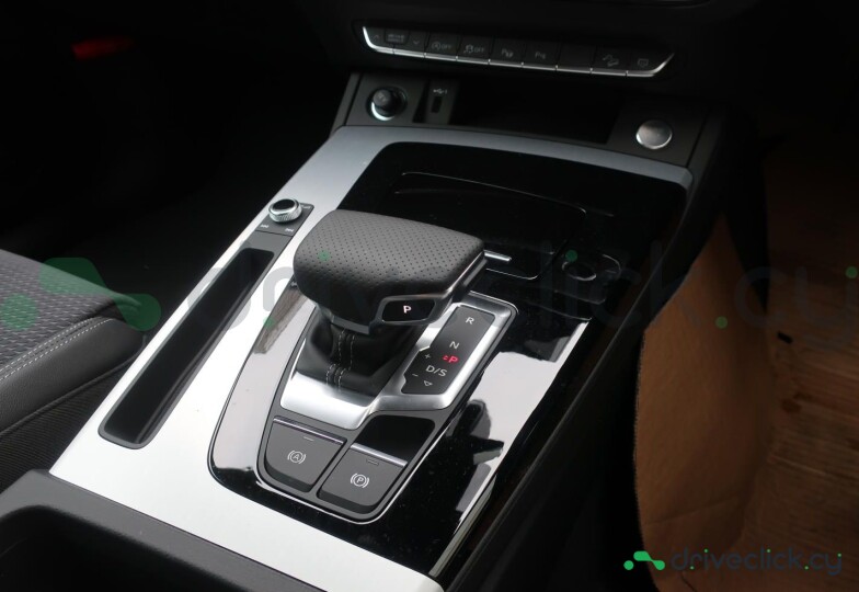 Audi Q5 Sportback Черный