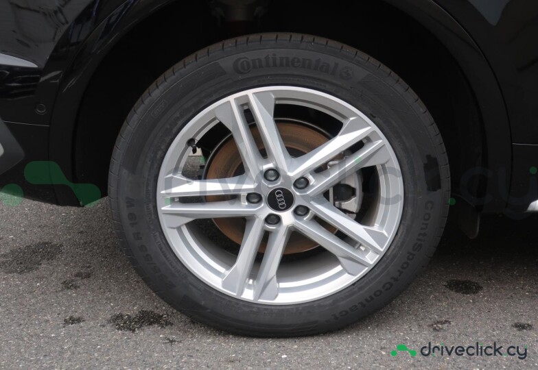 Audi Q5 Sportback Черный