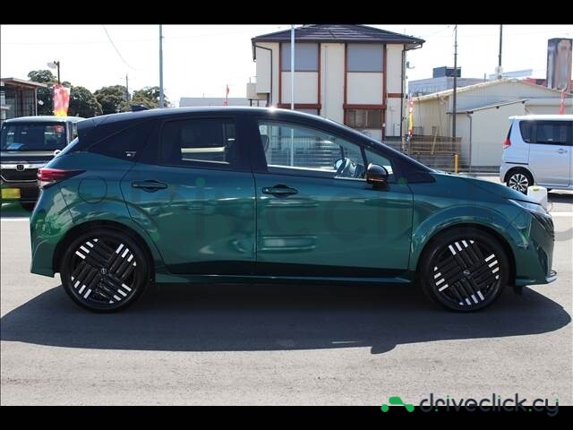 Nissan Aura Turquoise