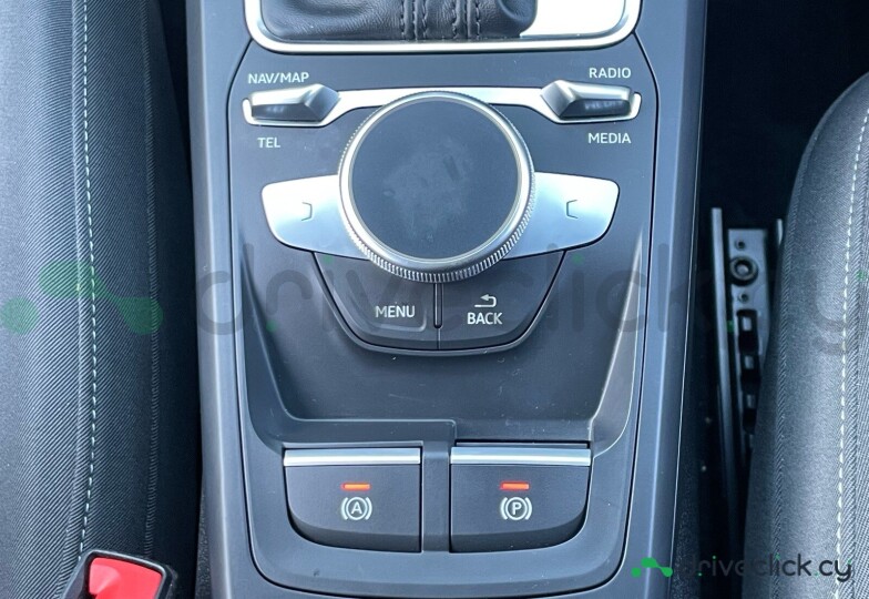 Audi Q2 Red