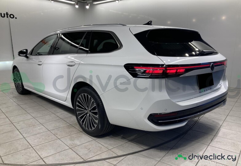 Volkswagen Passat White
